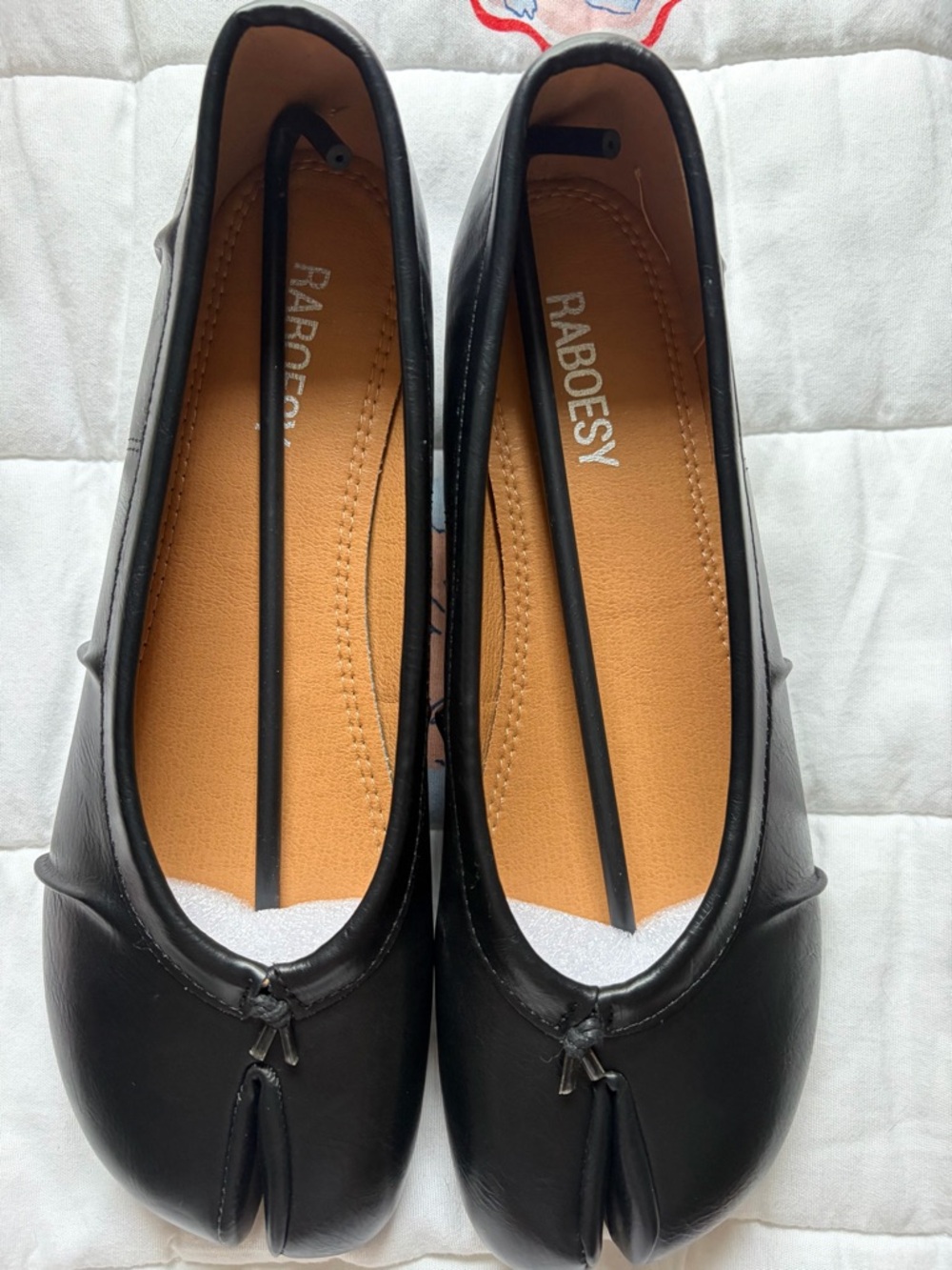 RABOESY Black Split-Toe Women's Ballet Flats